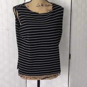 Woman’s Ronni Nicole Sleeveless Top size 14 P color Black & White washable. #270